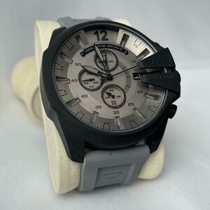 DZ4496 Man: Mega Chief analog gray silicone watch | Diesel
